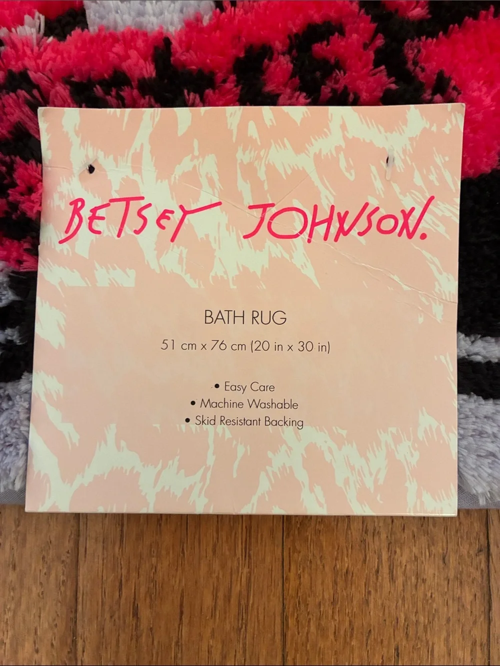 Betsey Johnson Lavender Lipstick 💄 Row Bath Mat with Lips 👄